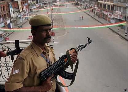 Security forces surround house with militants 